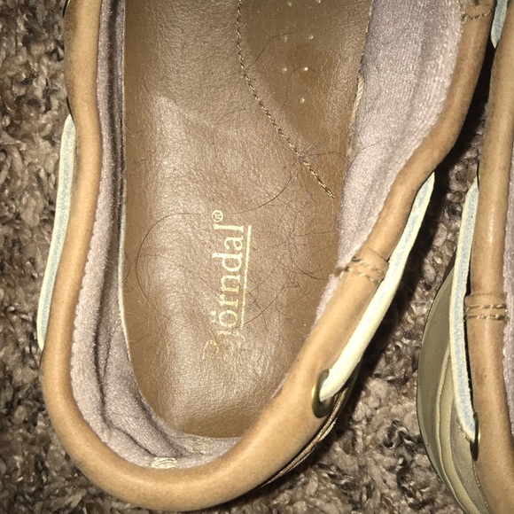 Women’s shoes - Picture 3 of 3